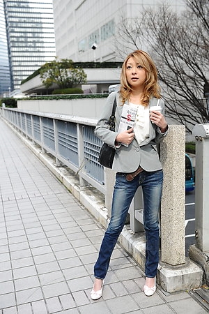 Domineer hot office lady Nao posing outdoors