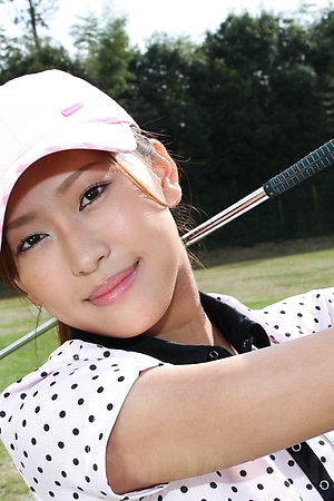Hot golf suitor Nao Yuzumiya window-dressing