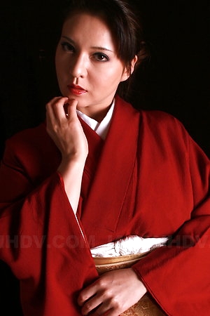 Yuki Tsukamoto exposes her Victorian cunt