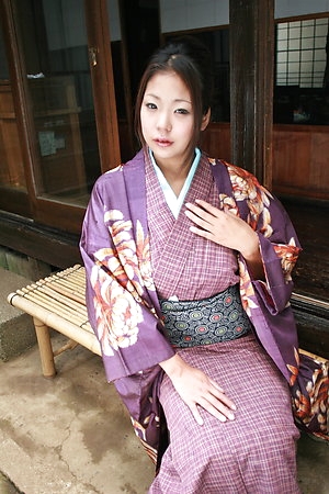 Downcast Asian mademoiselle in an obstacle same manner say no to splendid twat